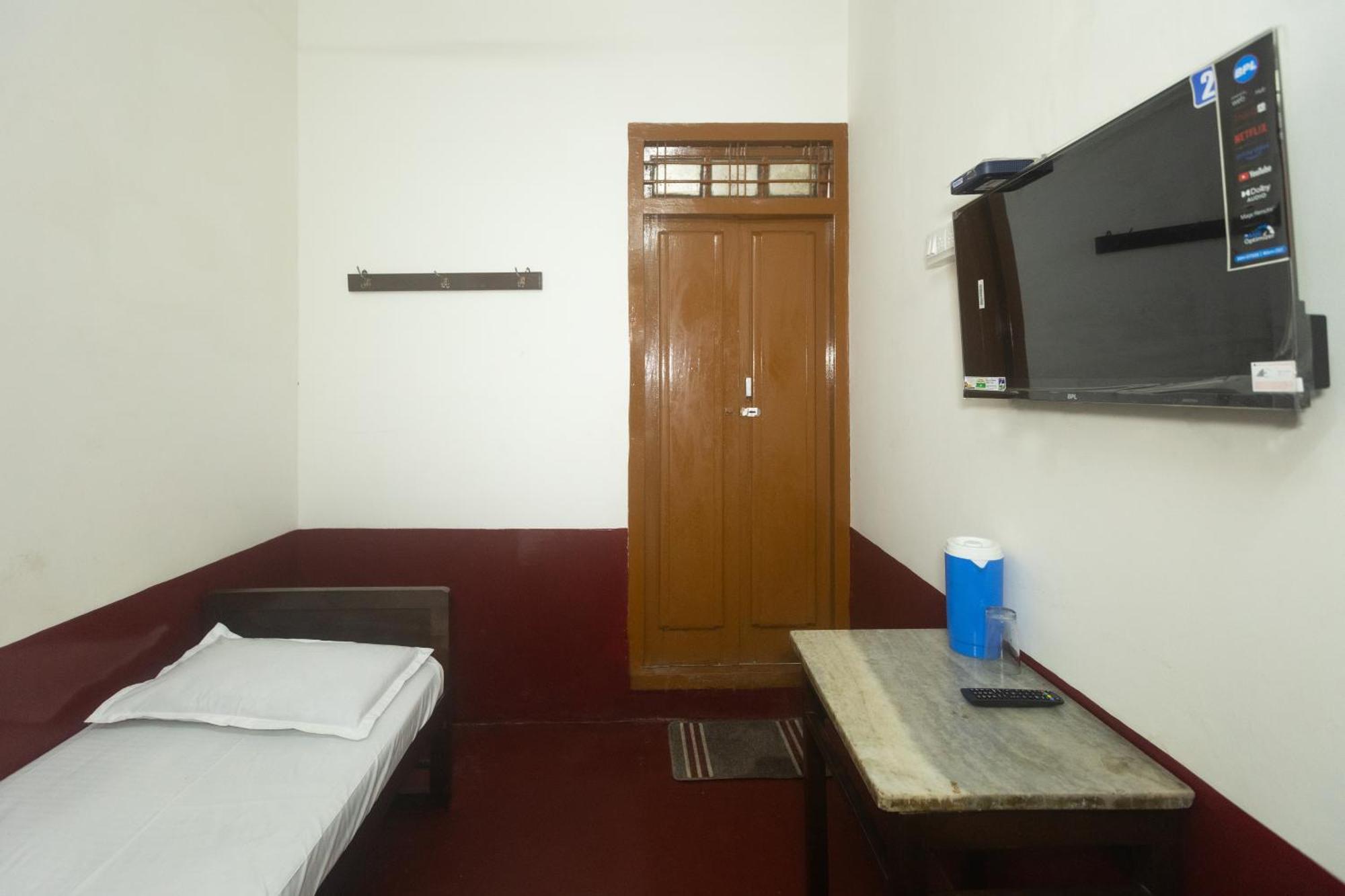 Sri Ramakrishna Hotel Бангалор Экстерьер фото