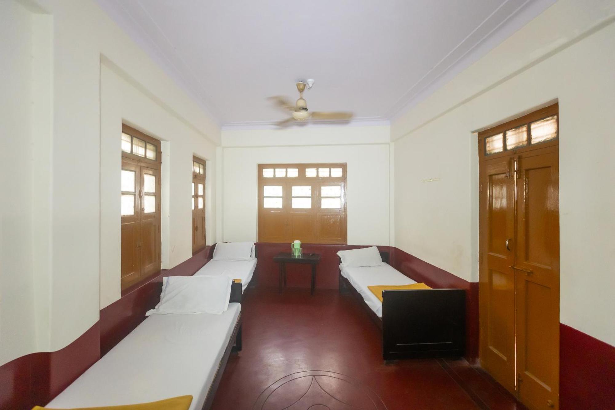Sri Ramakrishna Hotel Бангалор Экстерьер фото