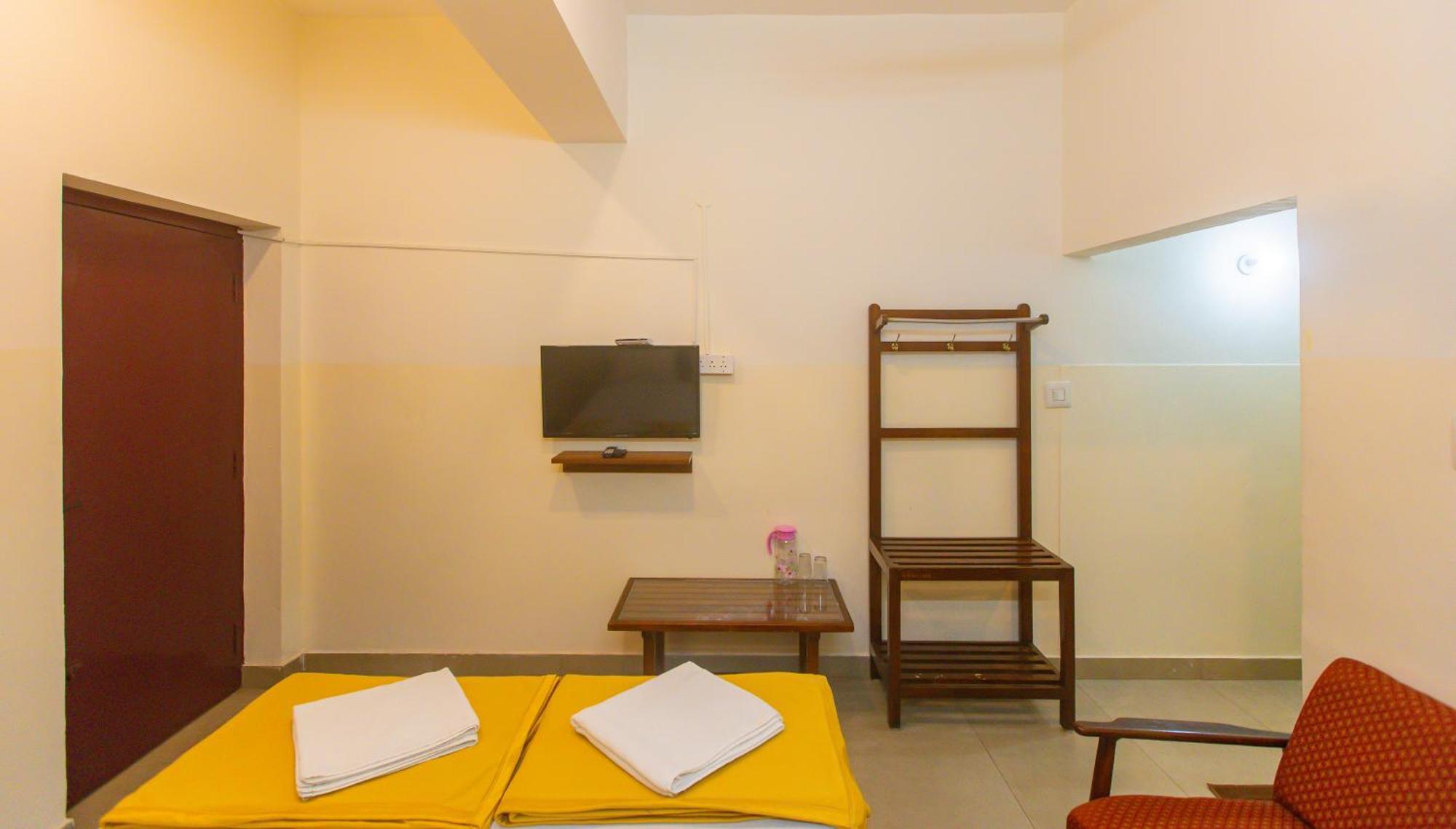 Sri Ramakrishna Hotel Бангалор Экстерьер фото